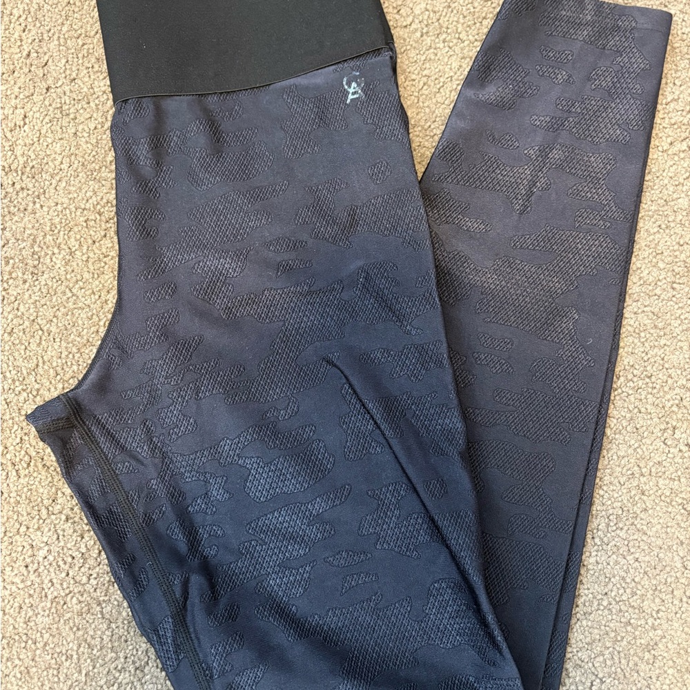 Good American Black Camouflage Leggings, Size 2 (Good American Sizing)